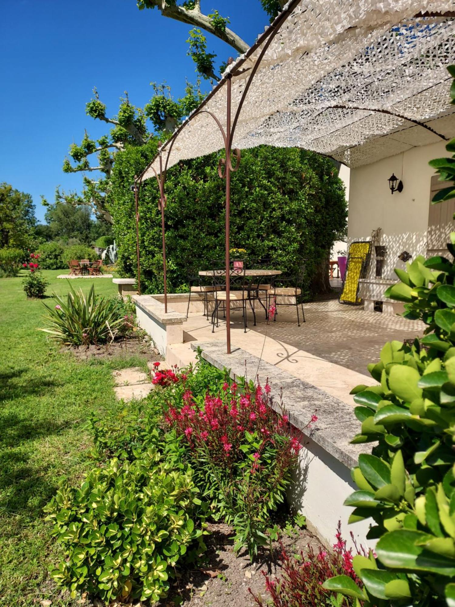 La Bastide Des Amouriers Caumont-sur-Durance Esterno foto
