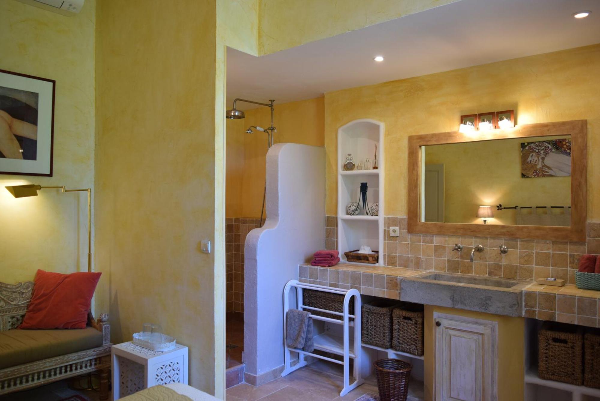 La Bastide Des Amouriers Caumont-sur-Durance Esterno foto