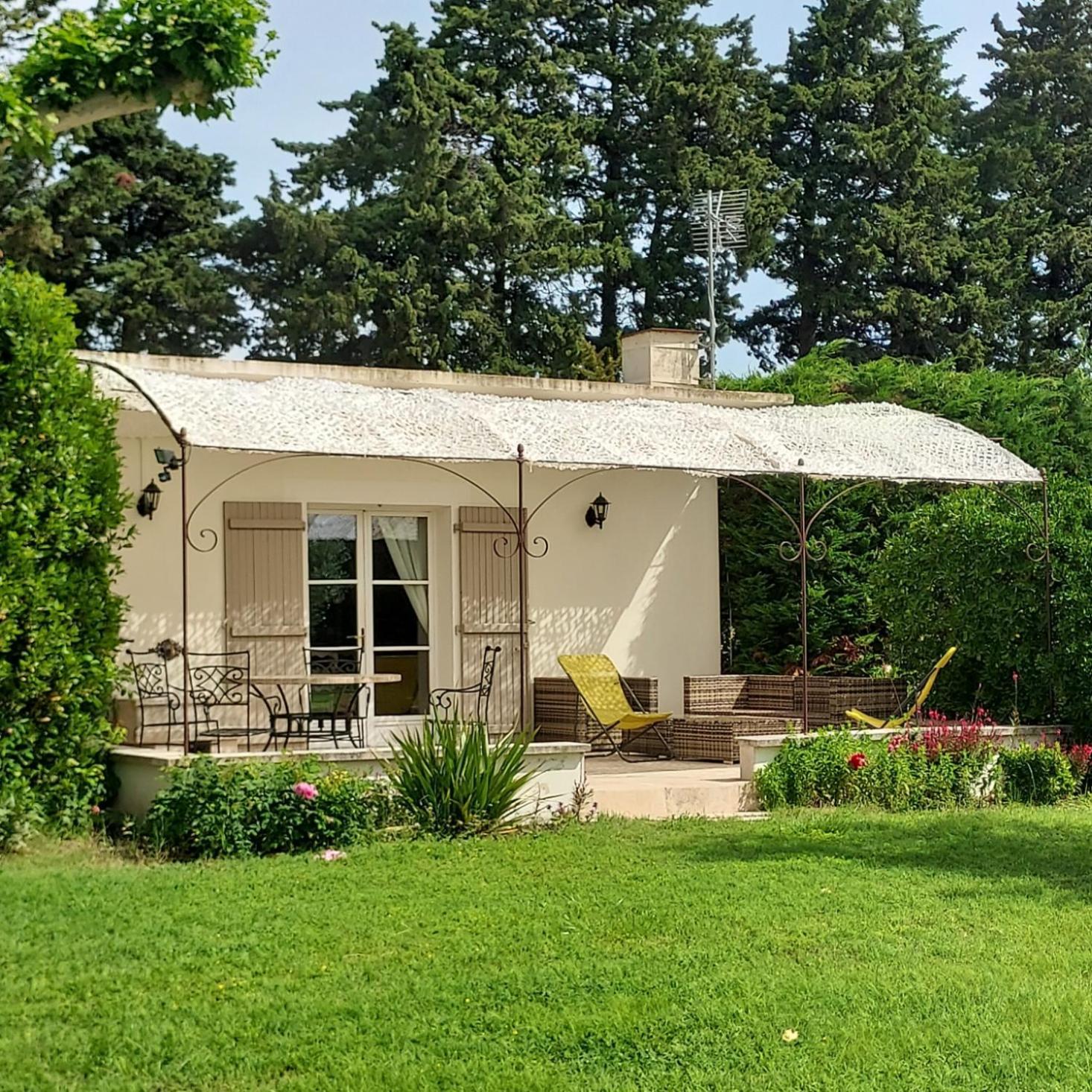La Bastide Des Amouriers Caumont-sur-Durance Esterno foto