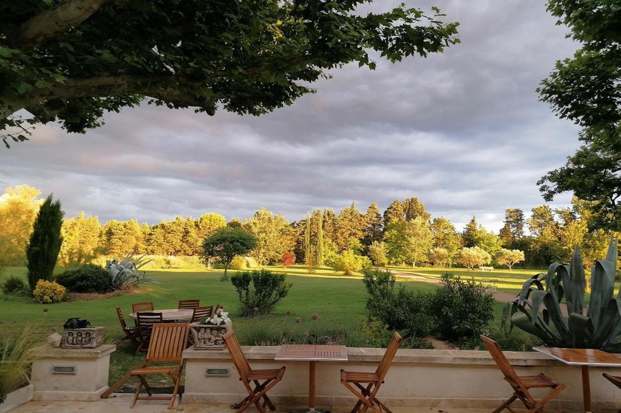 La Bastide Des Amouriers Caumont-sur-Durance Esterno foto