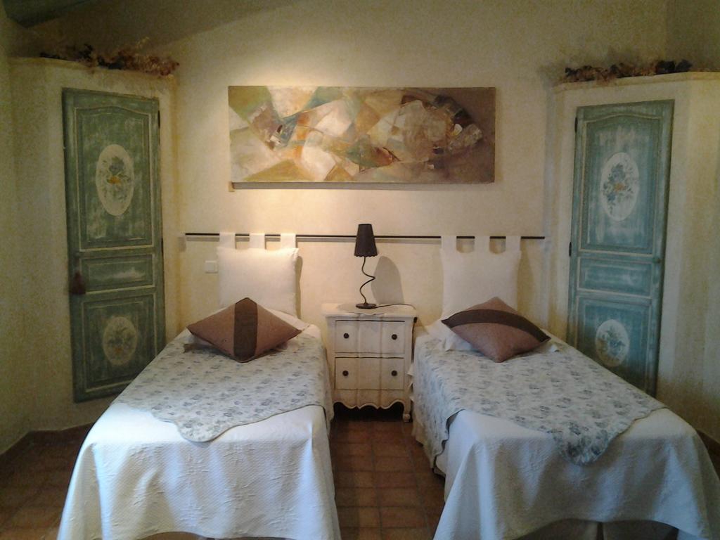 La Bastide Des Amouriers Caumont-sur-Durance Esterno foto